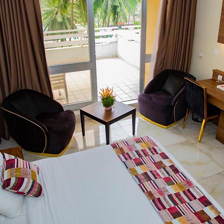 Hôtel Sarakawa Lome Bagian luar foto