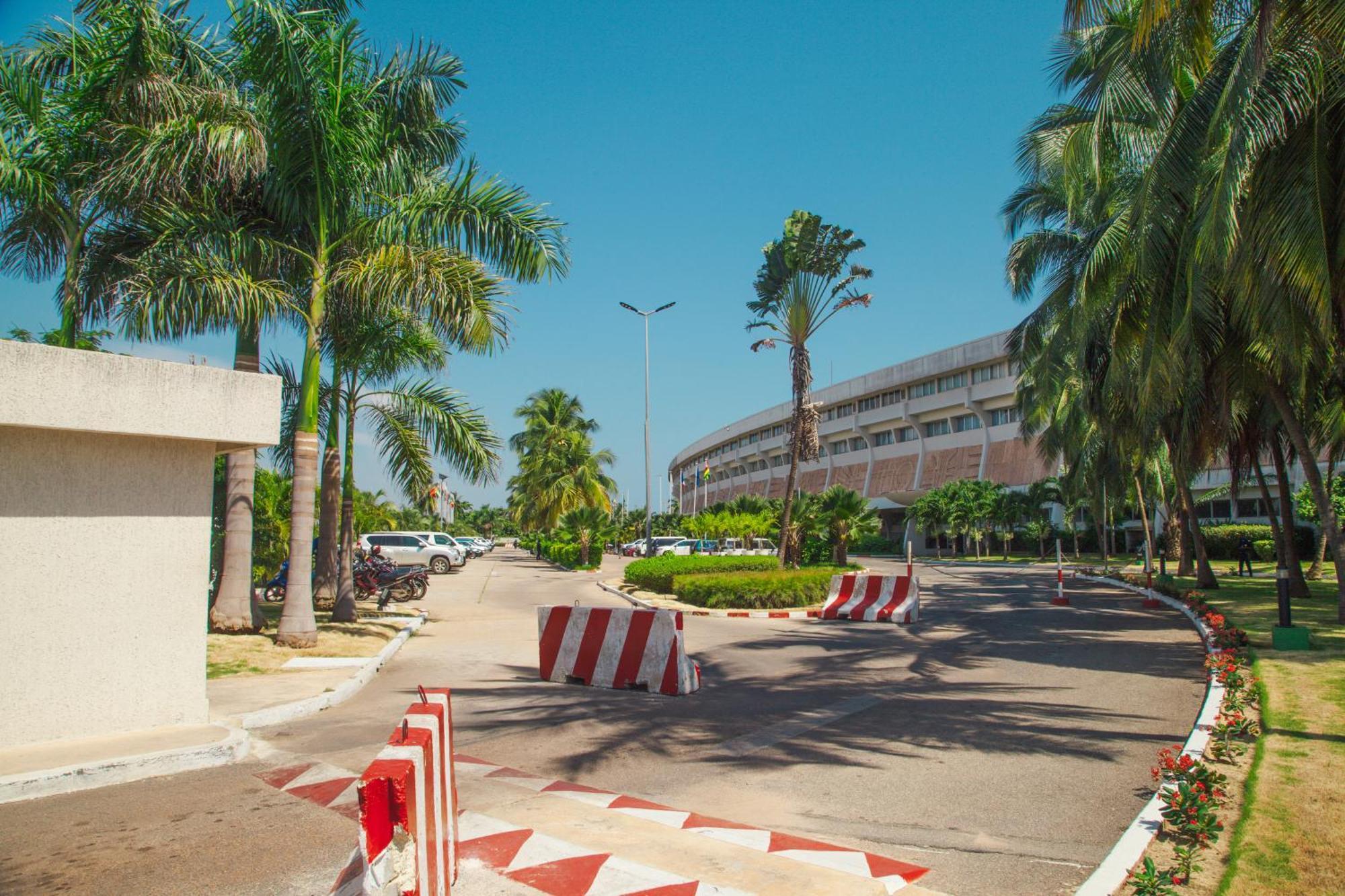 Hôtel Sarakawa Lome Bagian luar foto