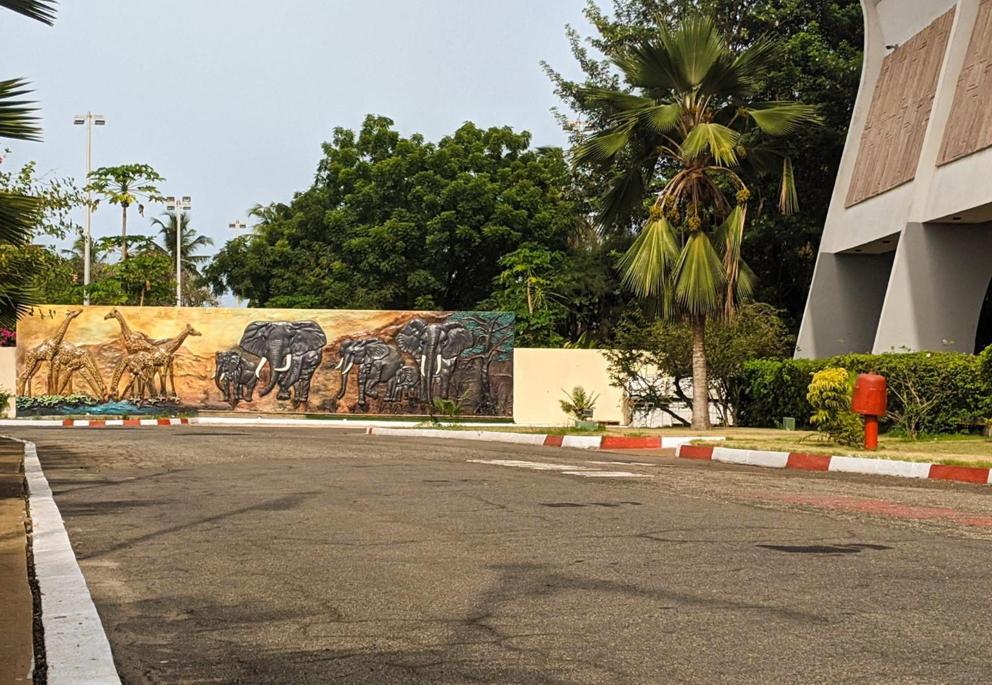 Hôtel Sarakawa Lome Bagian luar foto
