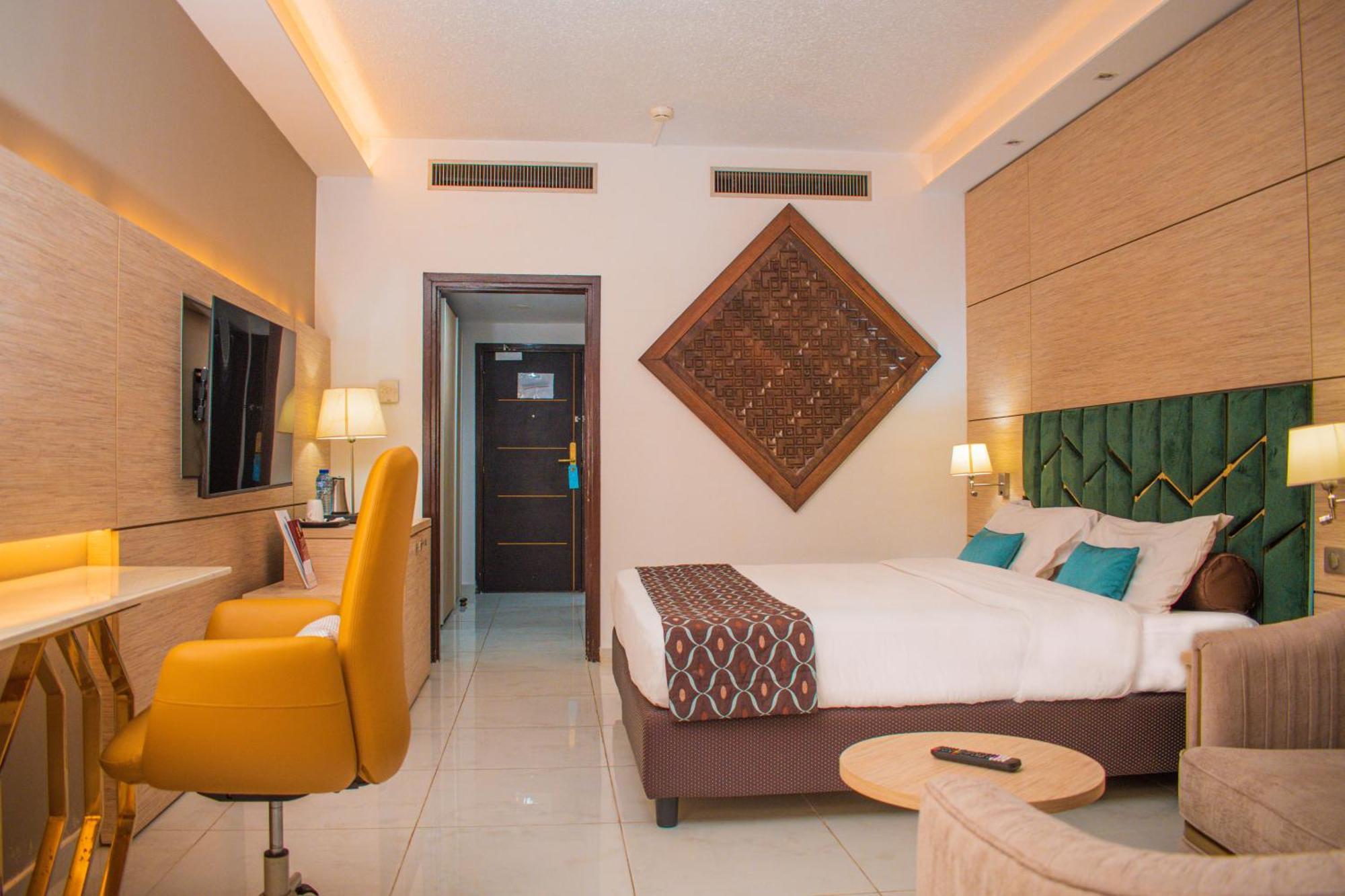 Hôtel Sarakawa Lome Bagian luar foto