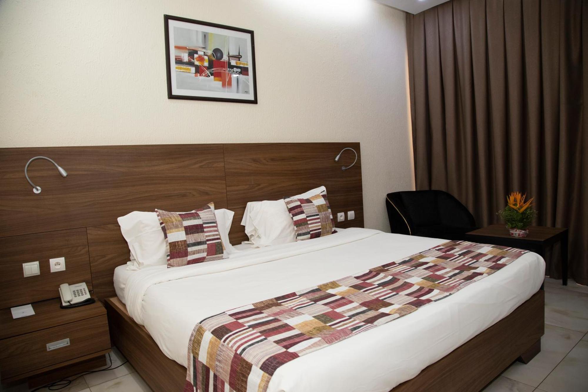 Hôtel Sarakawa Lome Bagian luar foto