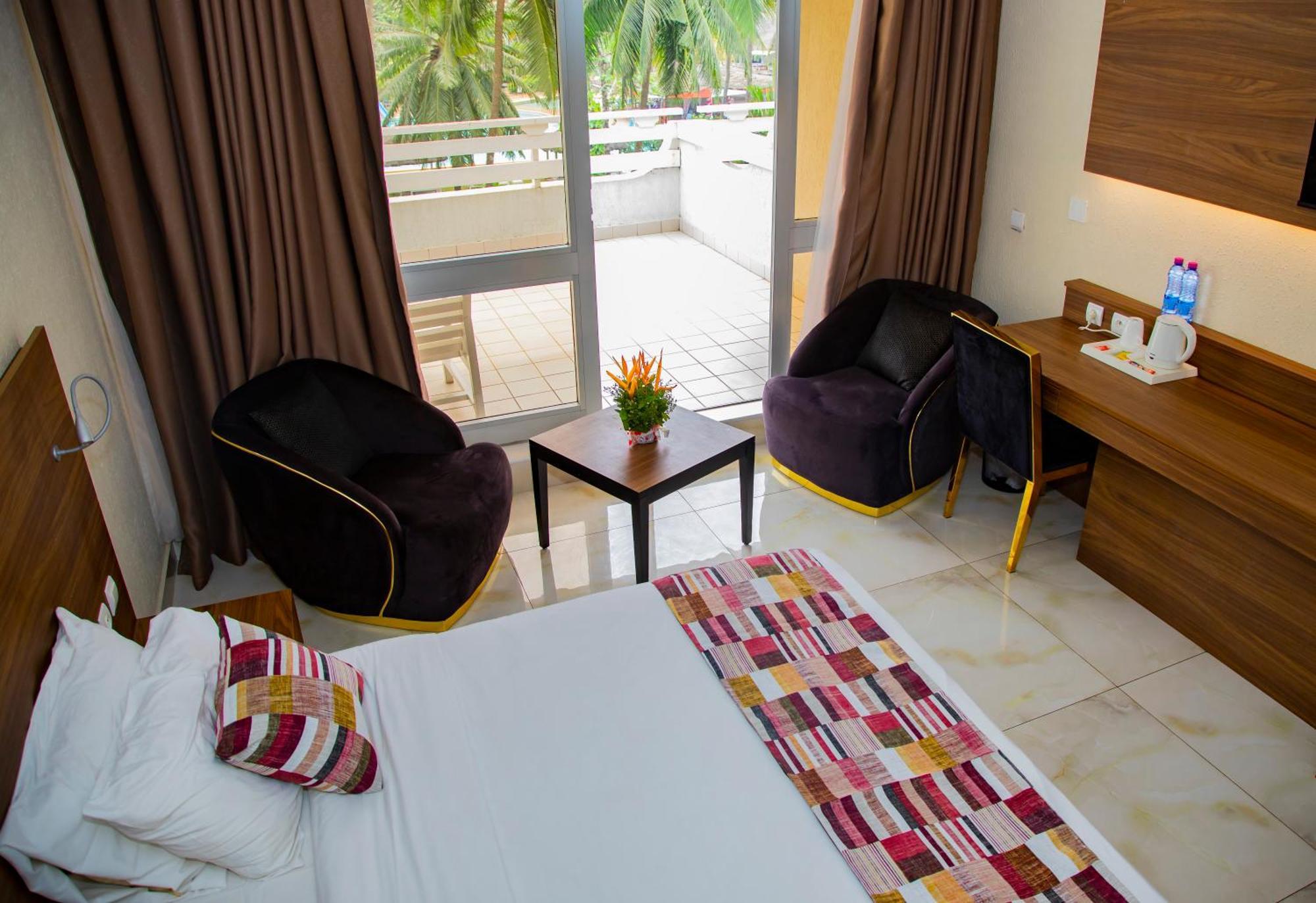 Hôtel Sarakawa Lome Bagian luar foto
