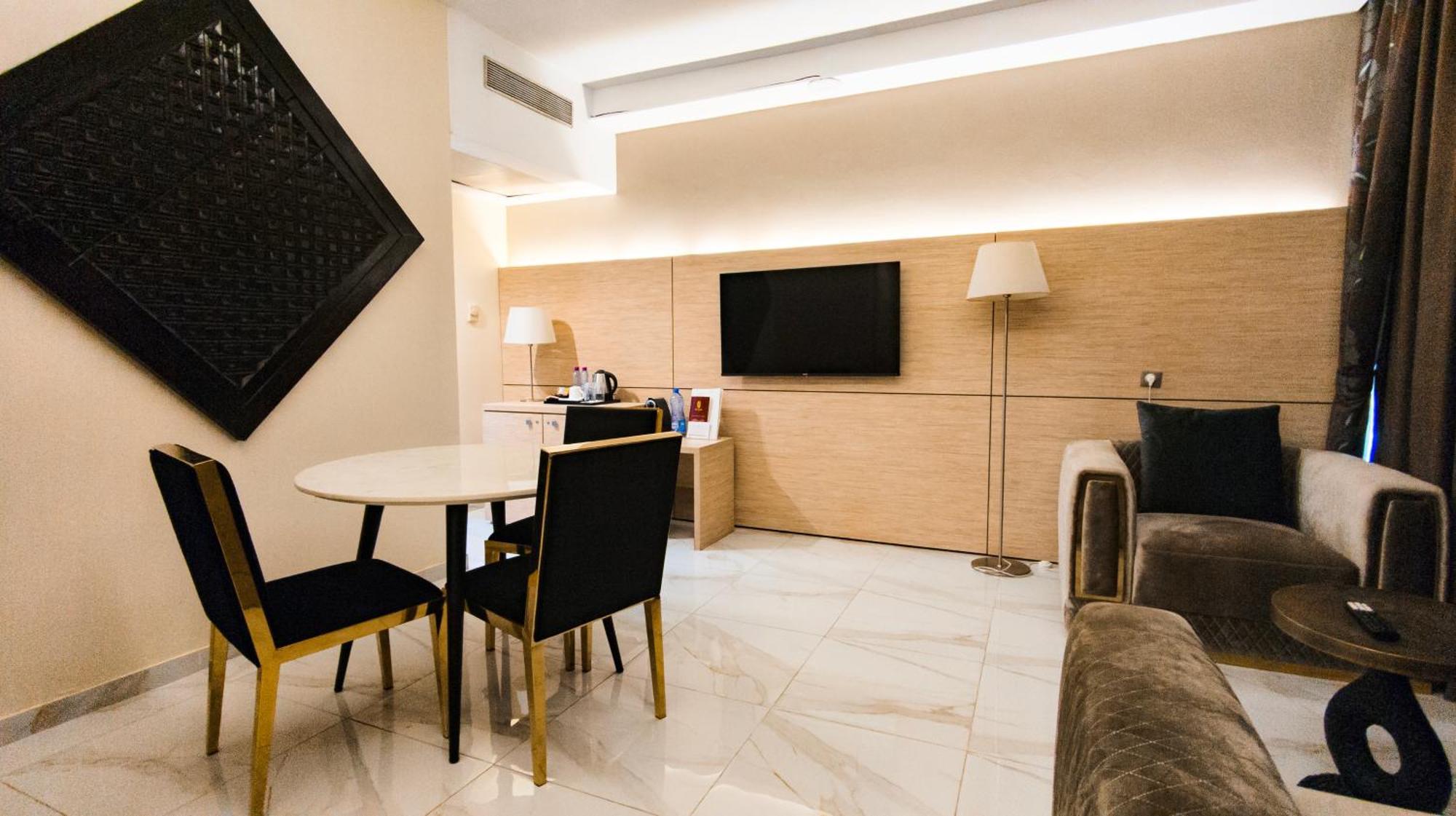 Hôtel Sarakawa Lome Bagian luar foto
