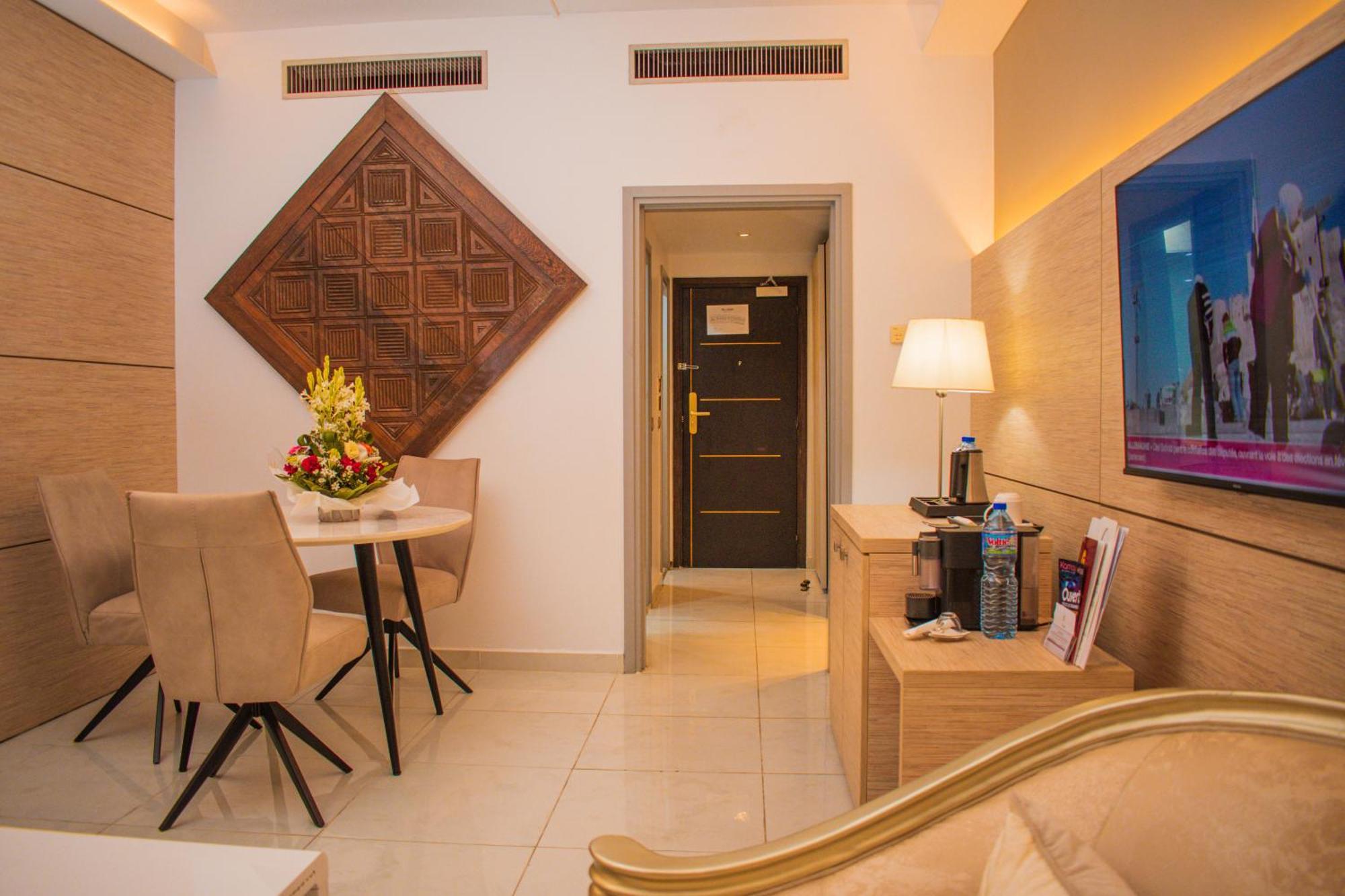 Hôtel Sarakawa Lome Bagian luar foto