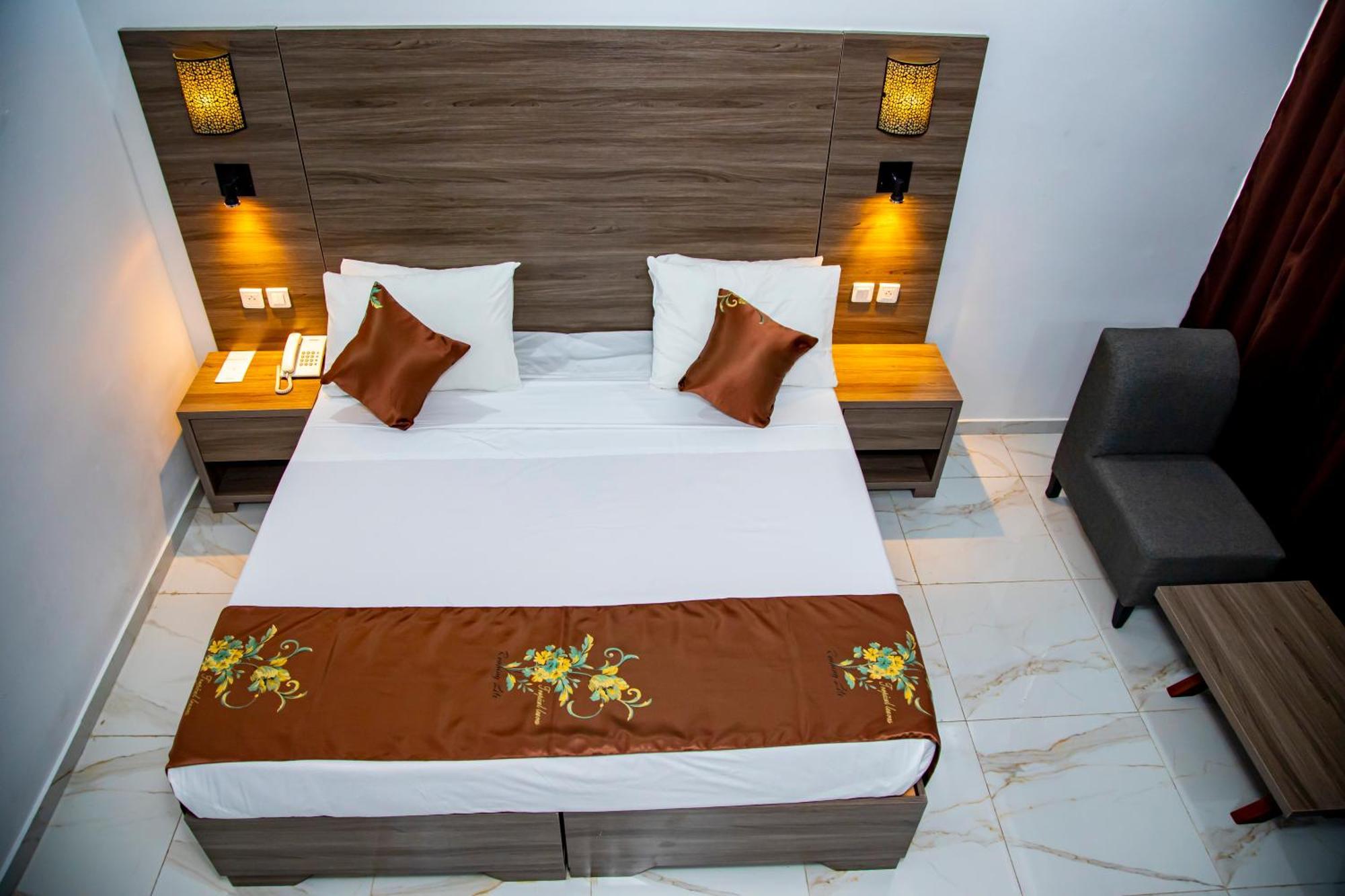 Hôtel Sarakawa Lome Bagian luar foto