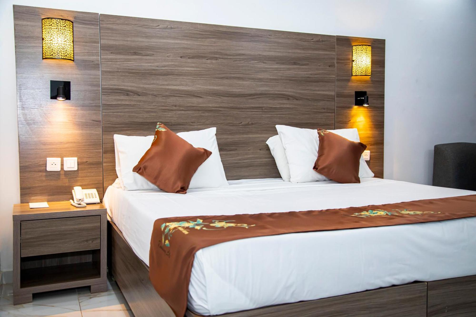 Hôtel Sarakawa Lome Bagian luar foto