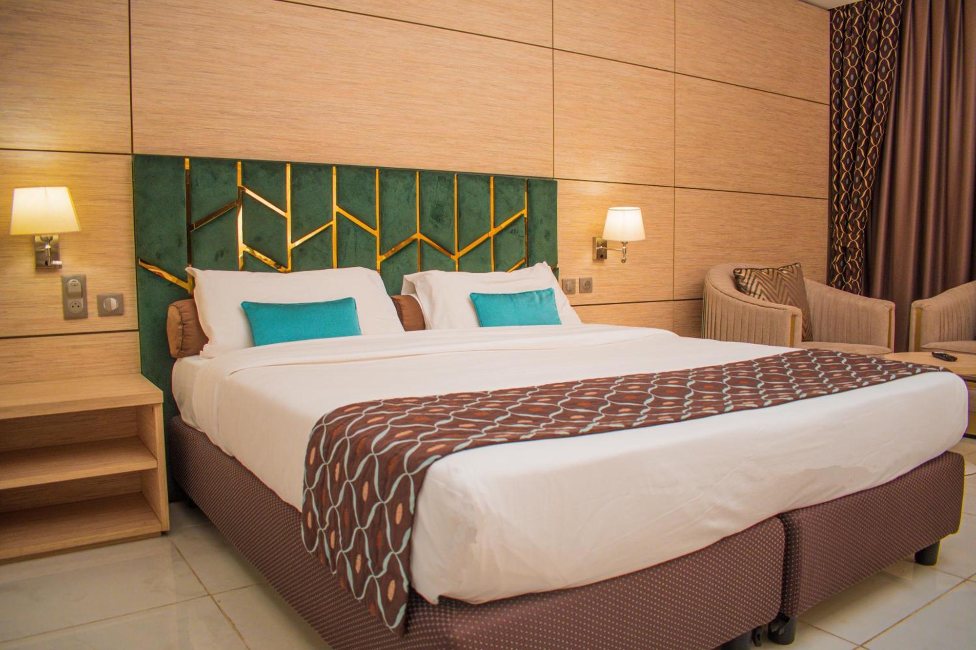 Hôtel Sarakawa Lome Bagian luar foto