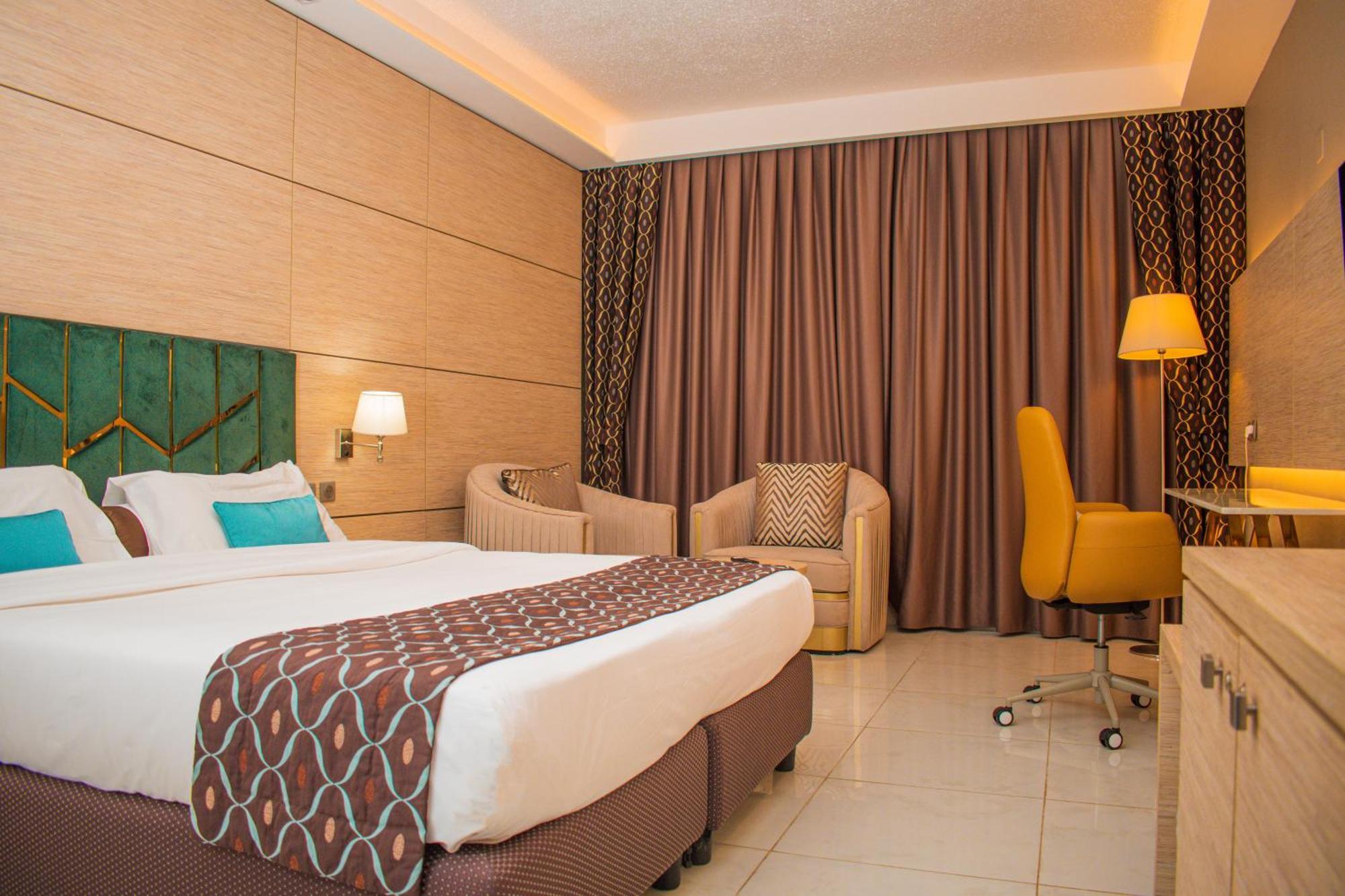 Hôtel Sarakawa Lome Bagian luar foto