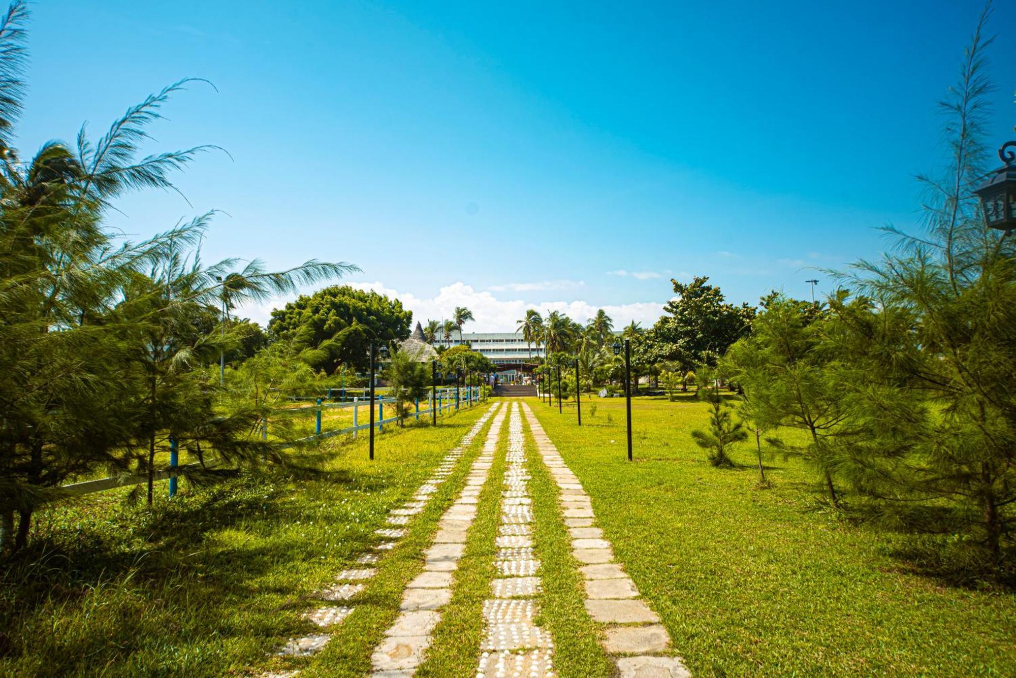 Hôtel Sarakawa Lome Bagian luar foto