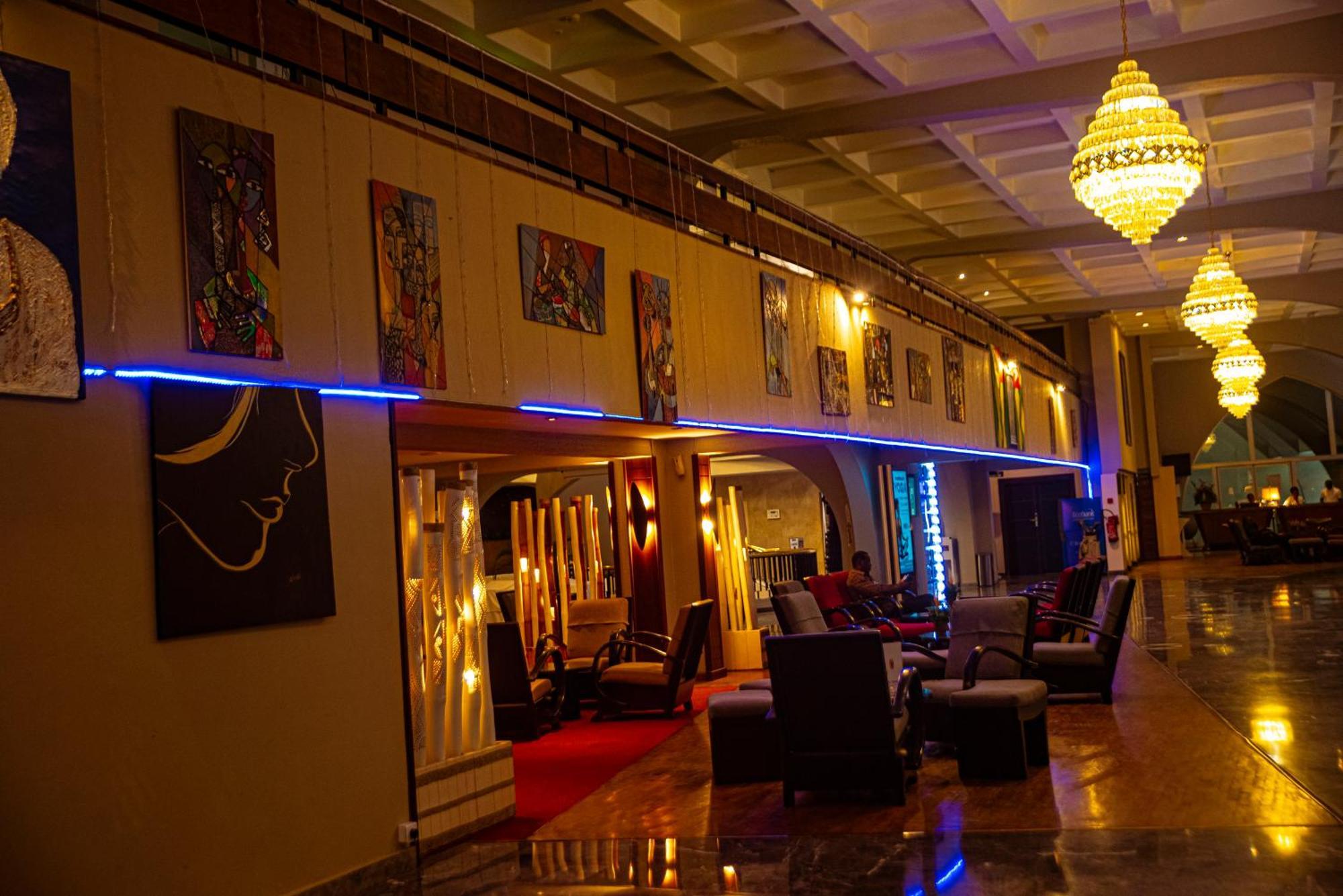 Hôtel Sarakawa Lome Bagian luar foto