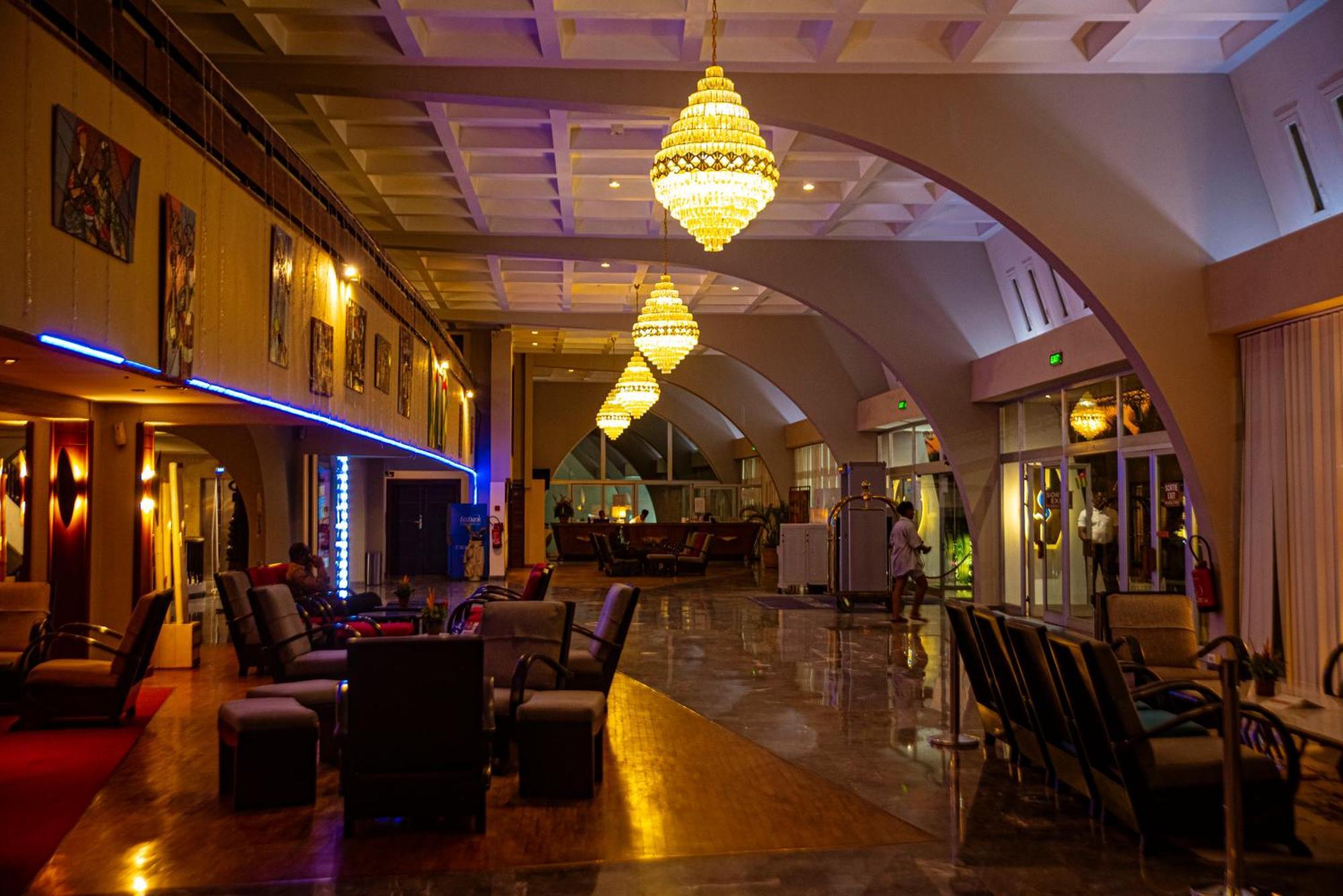 Hôtel Sarakawa Lome Bagian luar foto
