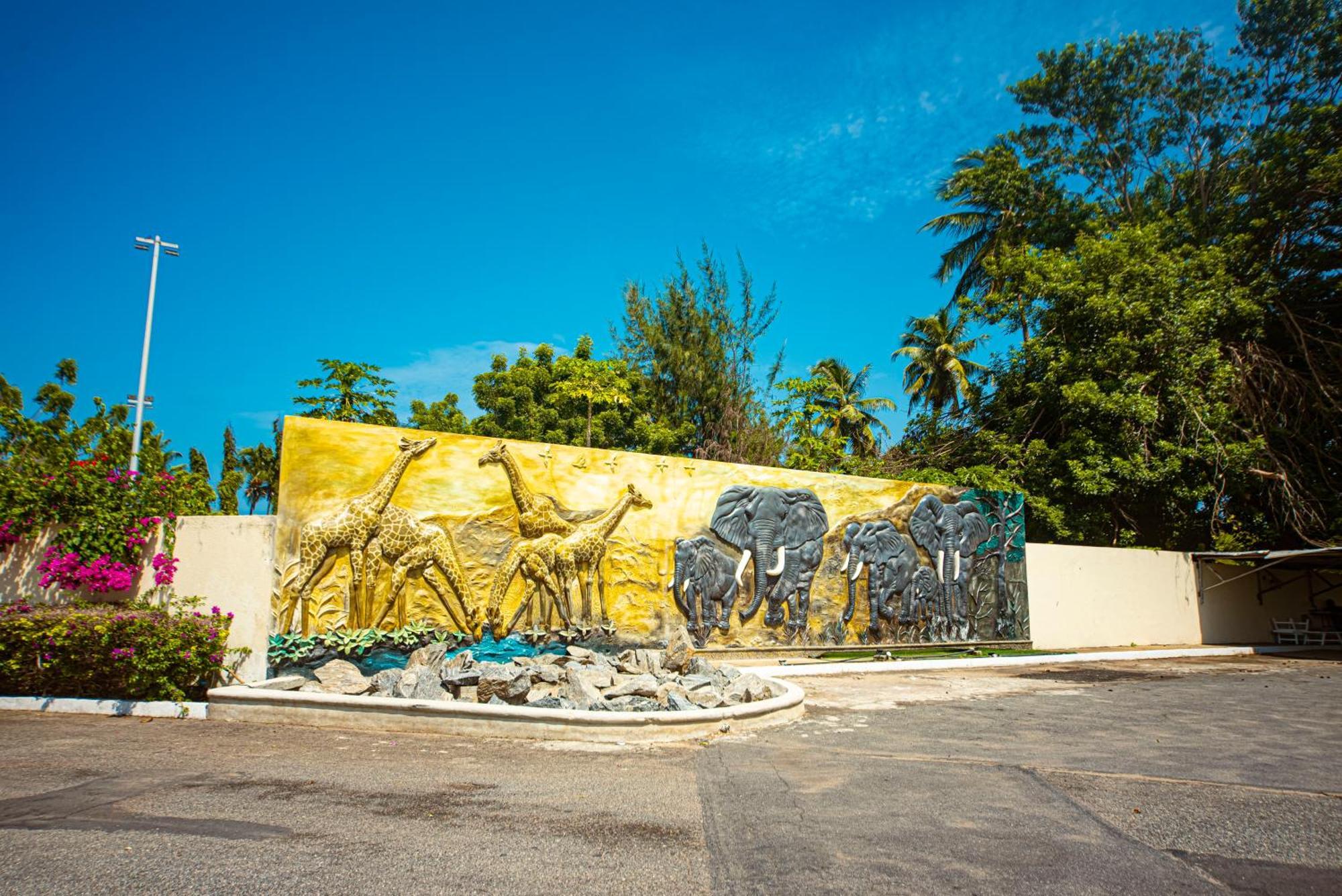 Hôtel Sarakawa Lome Bagian luar foto