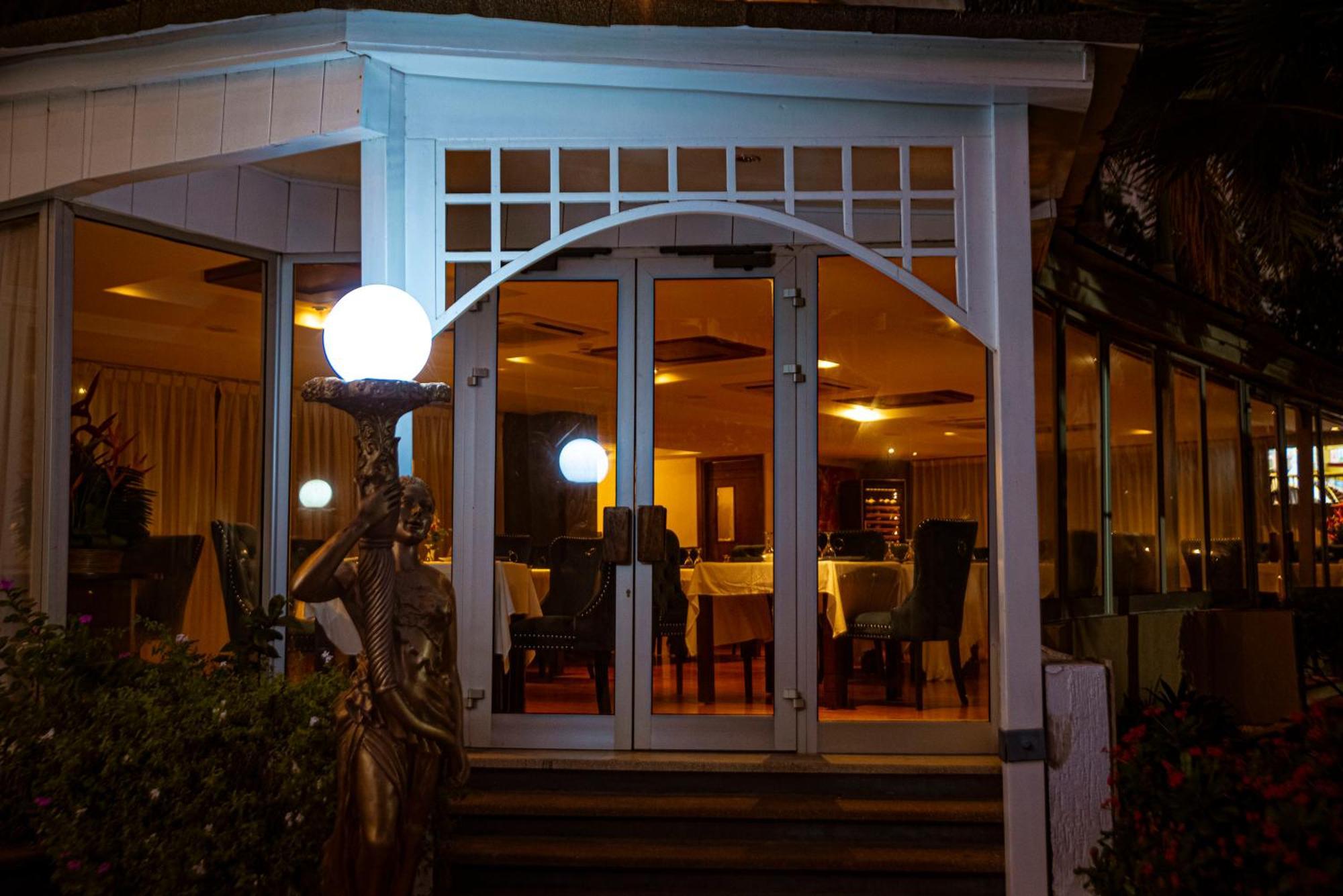 Hôtel Sarakawa Lome Bagian luar foto