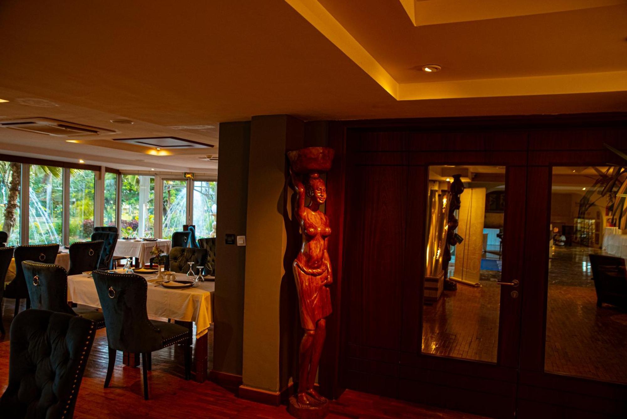 Hôtel Sarakawa Lome Bagian luar foto
