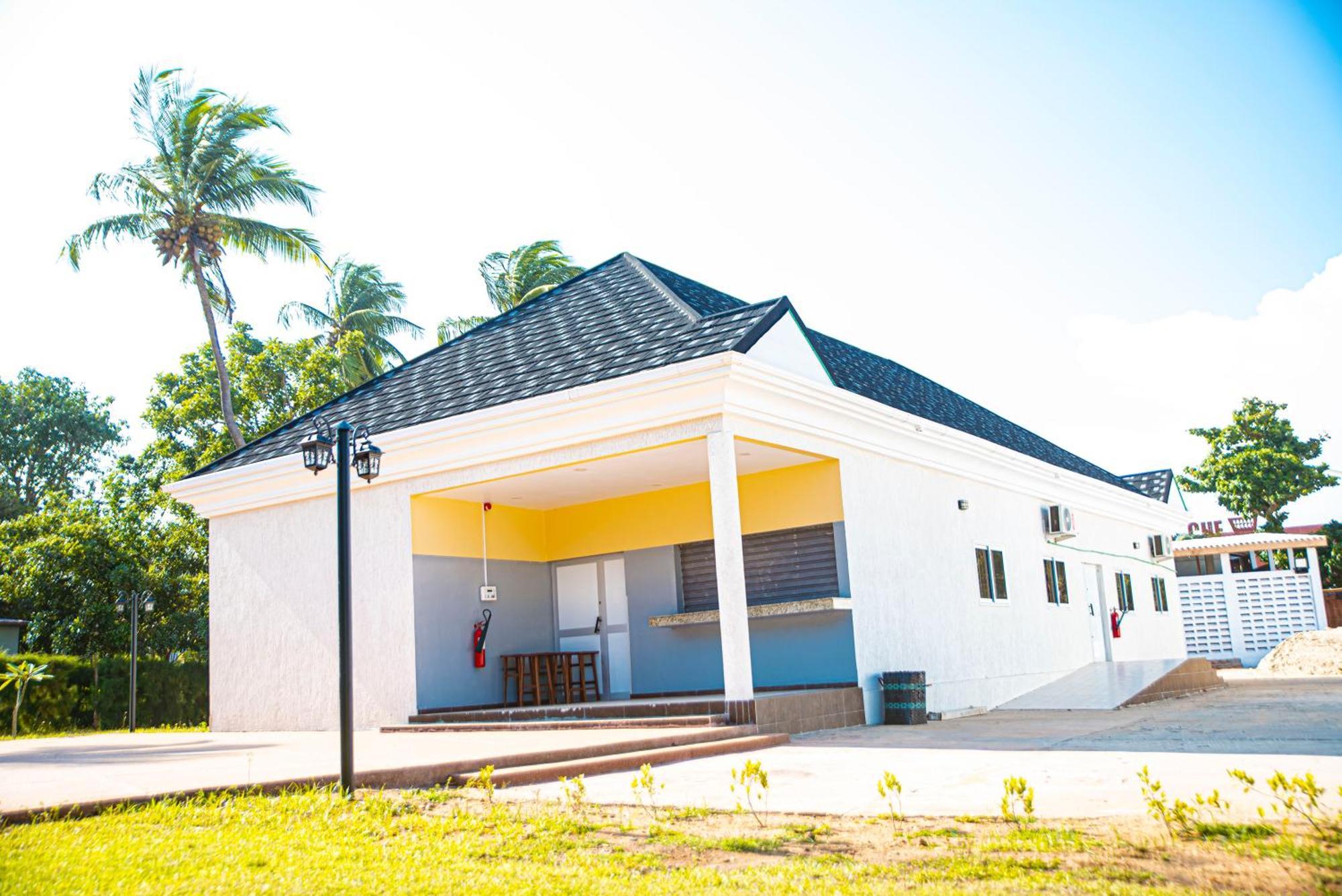 Hôtel Sarakawa Lome Bagian luar foto