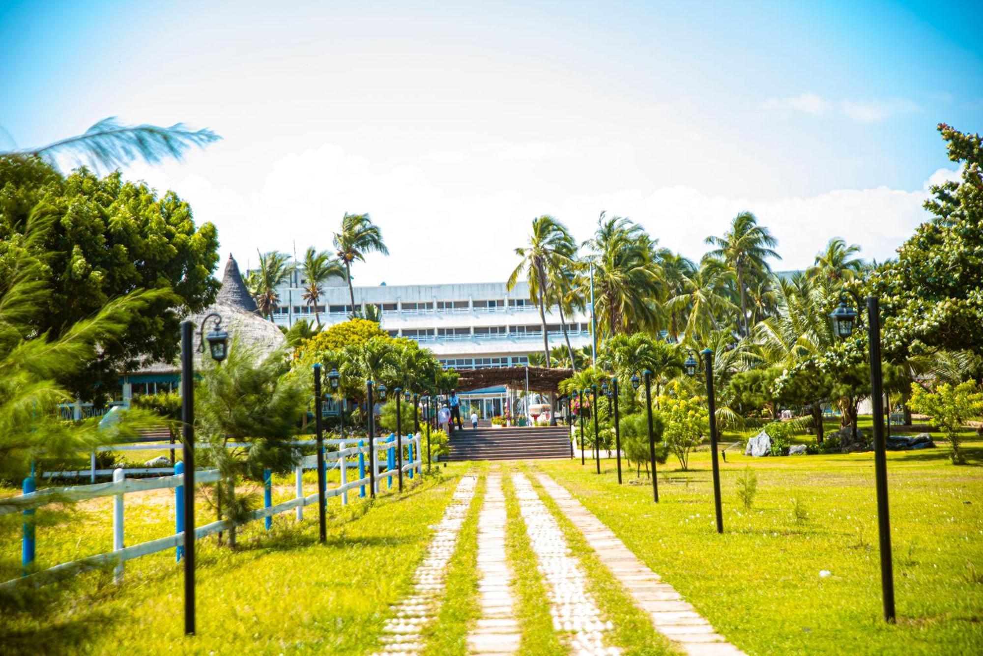 Hôtel Sarakawa Lome Bagian luar foto