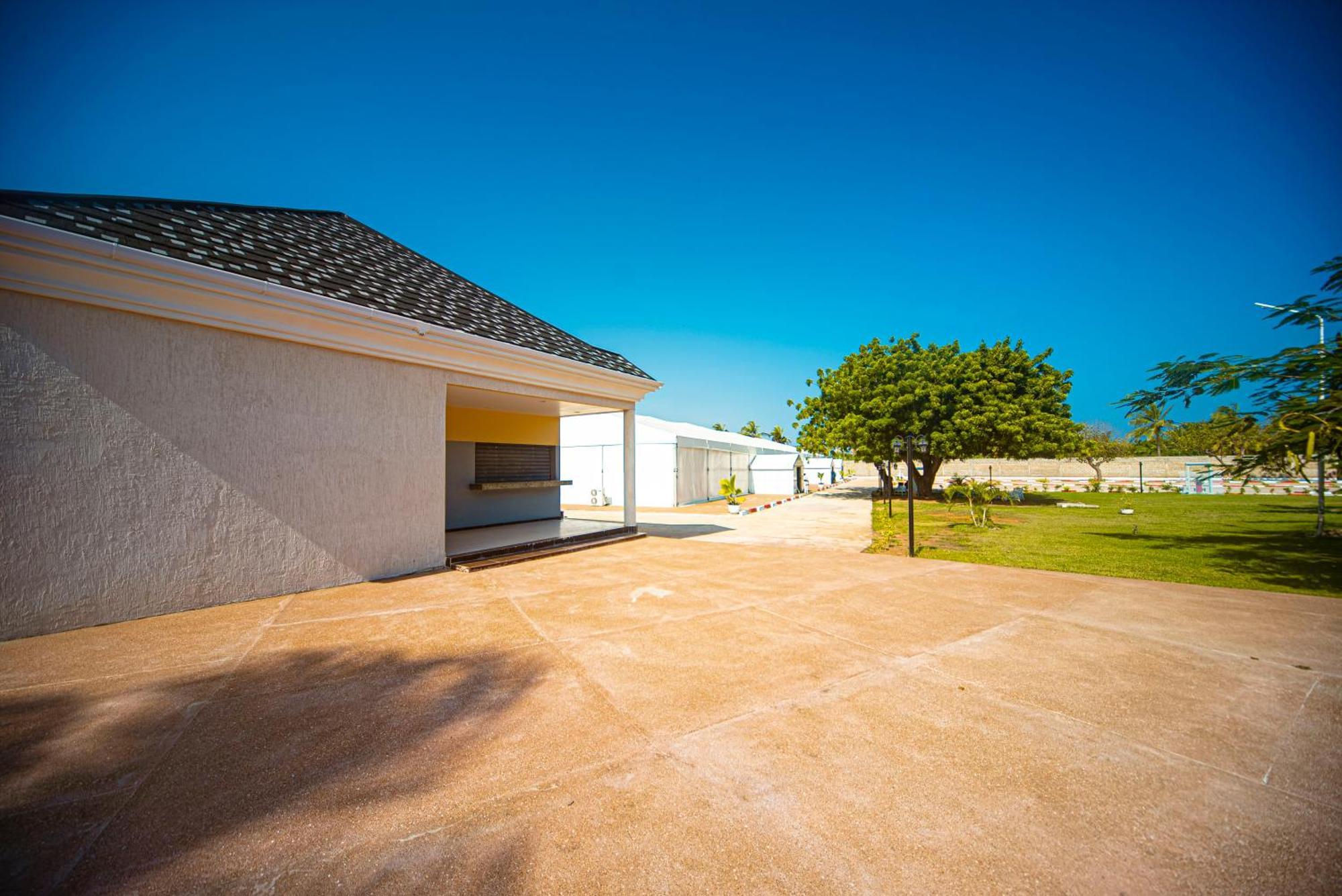 Hôtel Sarakawa Lome Bagian luar foto