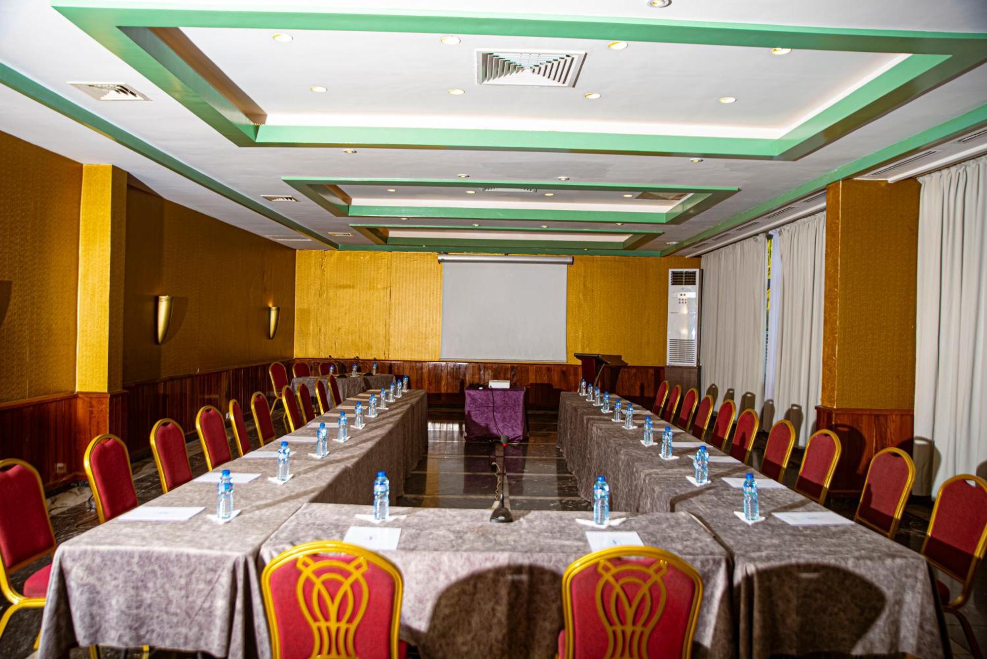 Hôtel Sarakawa Lome Bagian luar foto