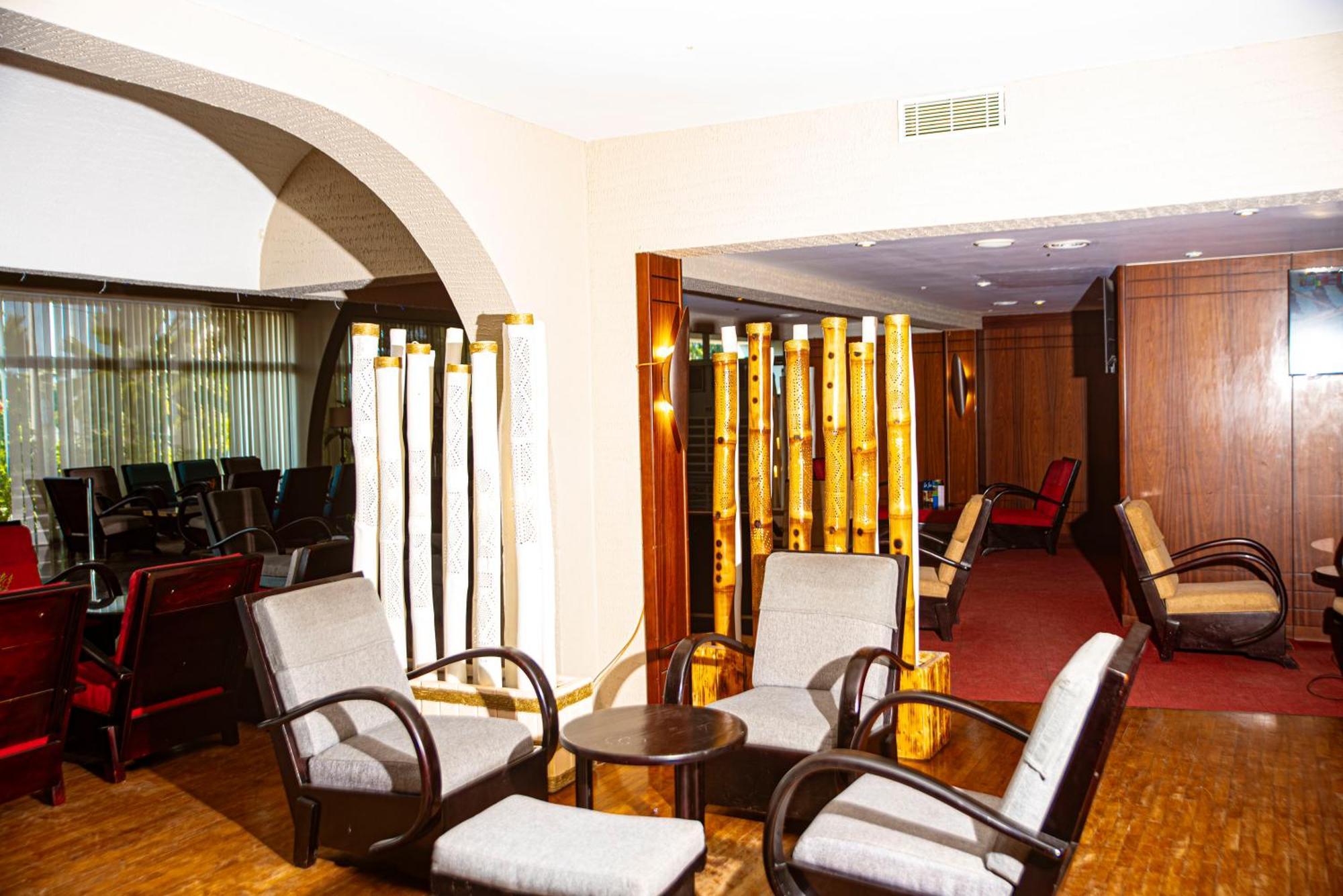 Hôtel Sarakawa Lome Bagian luar foto